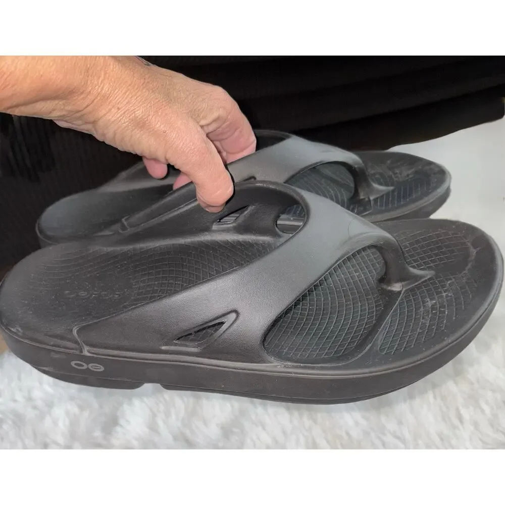 Oofos Black W11 M9 Classic Recovery Flip Flops. Fantastic Pair. Comfortable